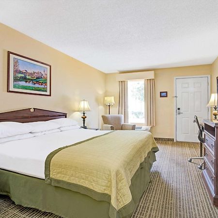 Hotel Baymont By Wyndham Smithfield Exterior foto